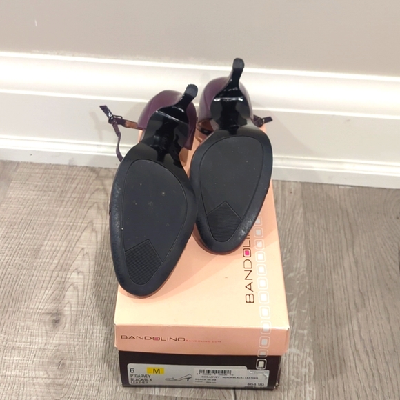 Bandolino size 6 heels - Picture 3 of 3
